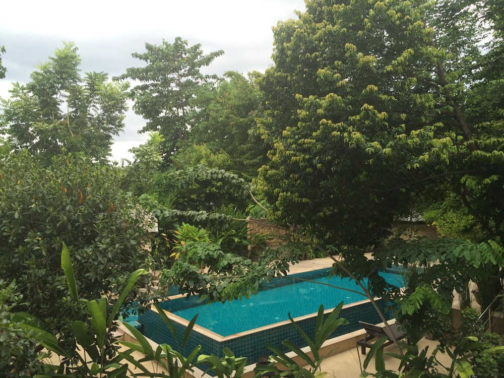 Changpuak Hotel 42/53