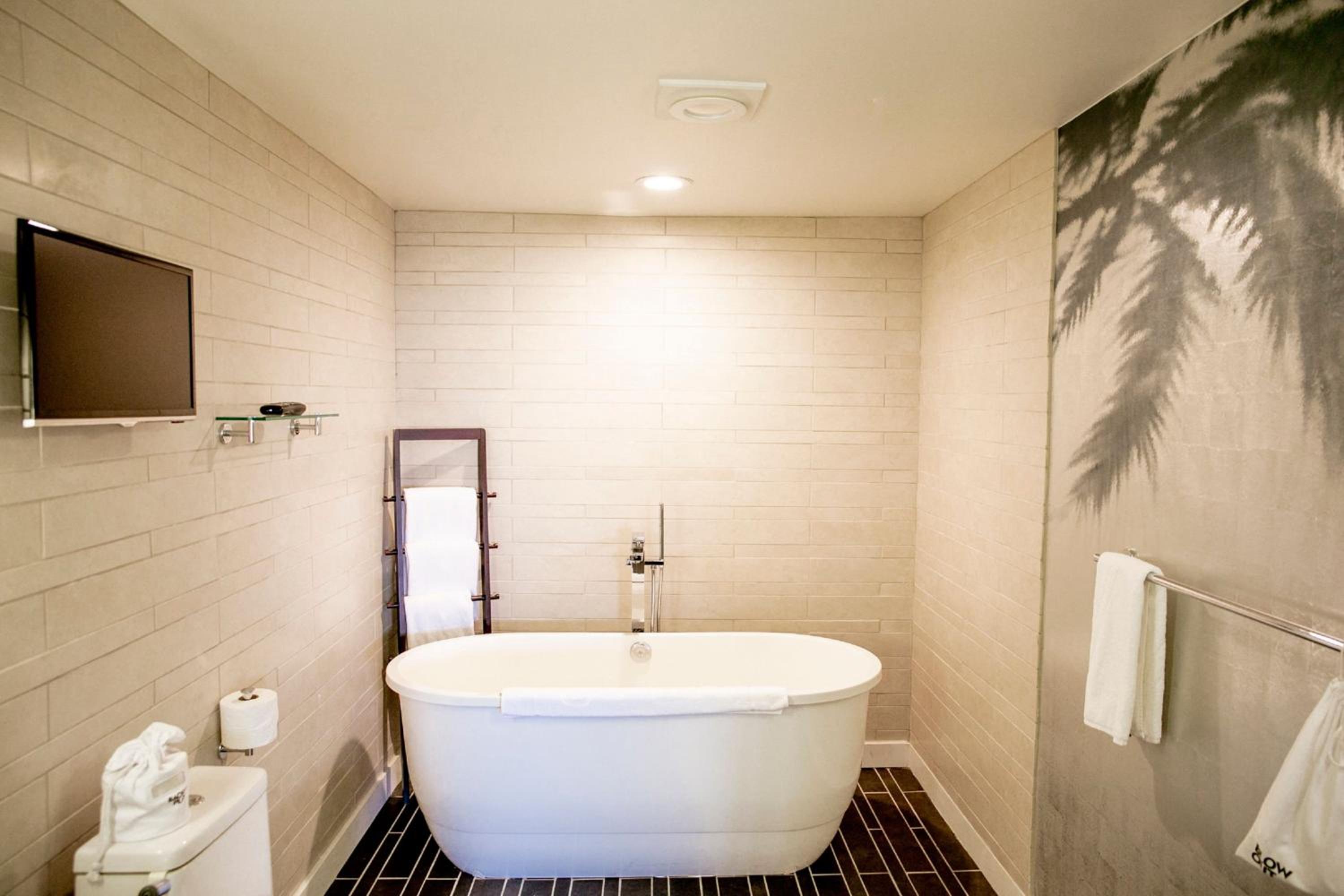 2 Bedrooms, Mega, Suite, King and Queen Bed, W Los Angeles West Beverly Hills 5/5