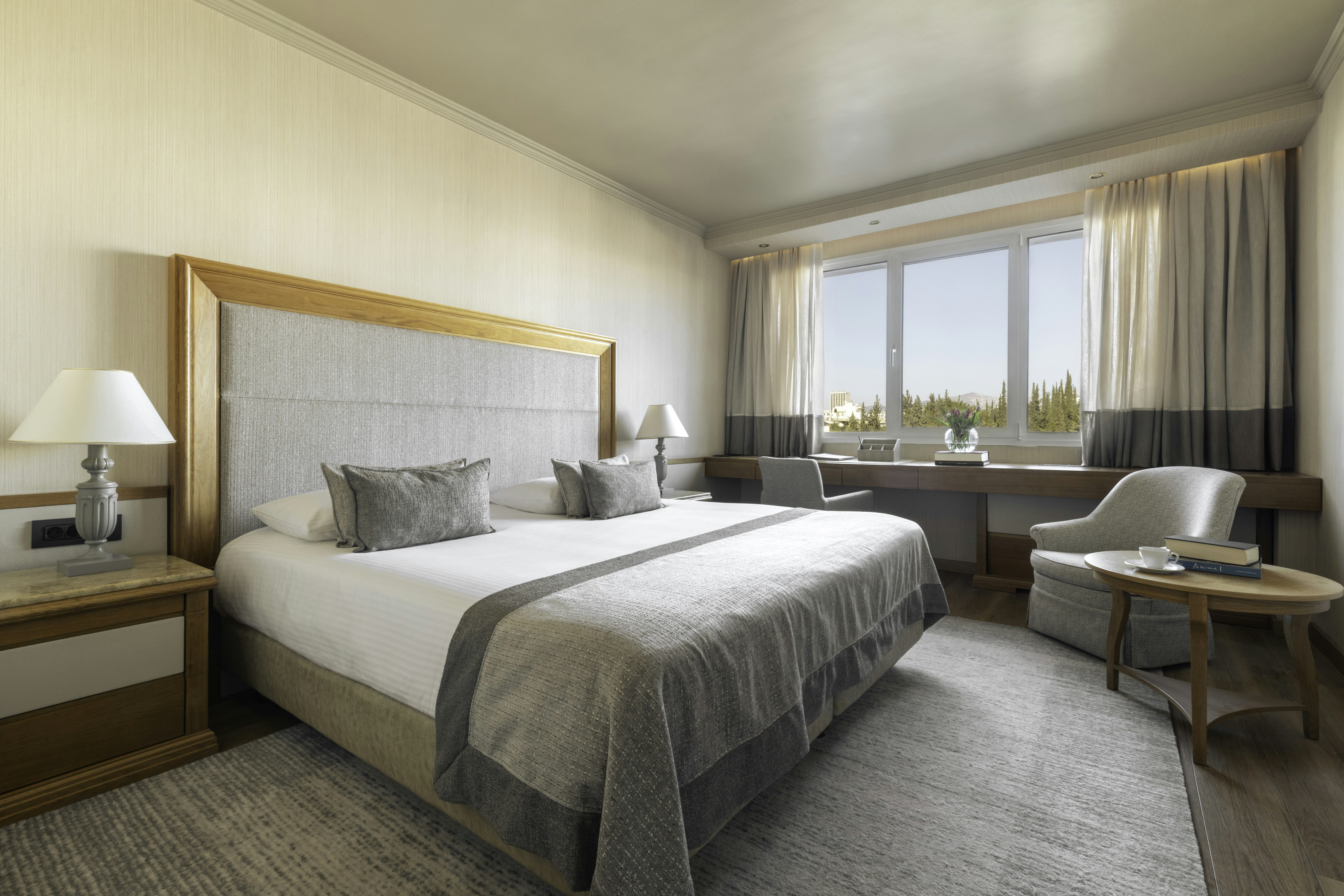 Divani Caravel Hotel 30/87