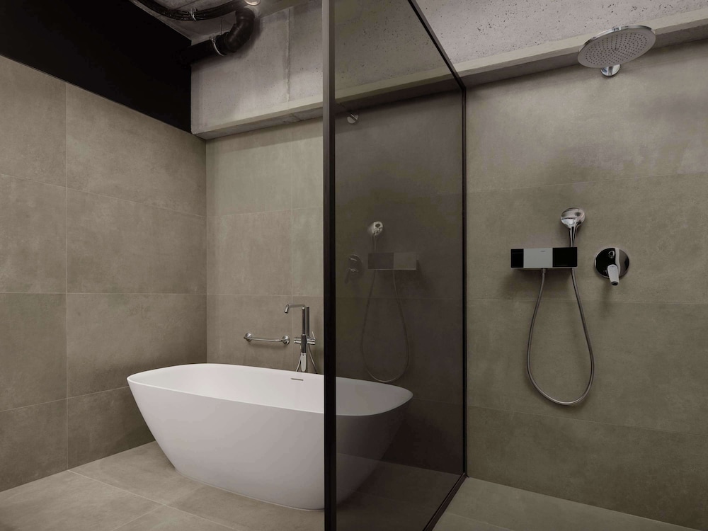 SUPERIOR, SUITE, KING BED