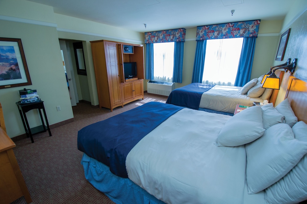 El Tovar Hotel 6/33