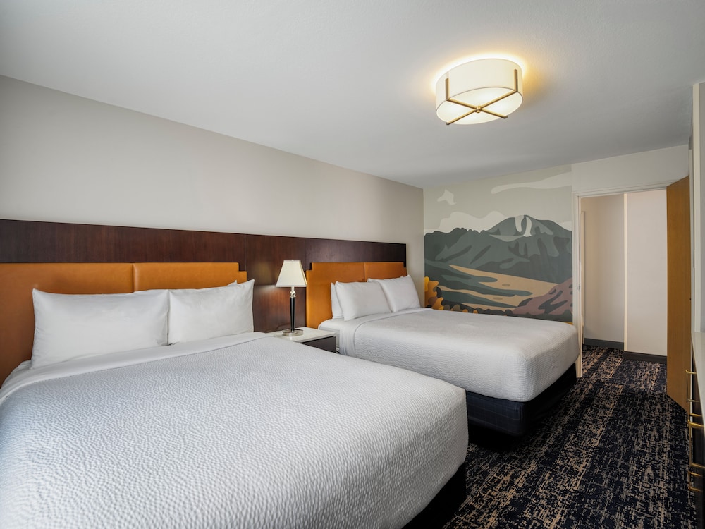 Gray Wolf Inn And Suites 18/67