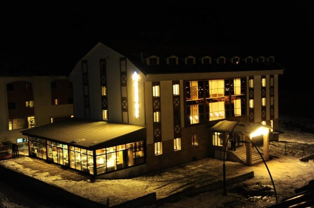 Iceberg Otel 2/19