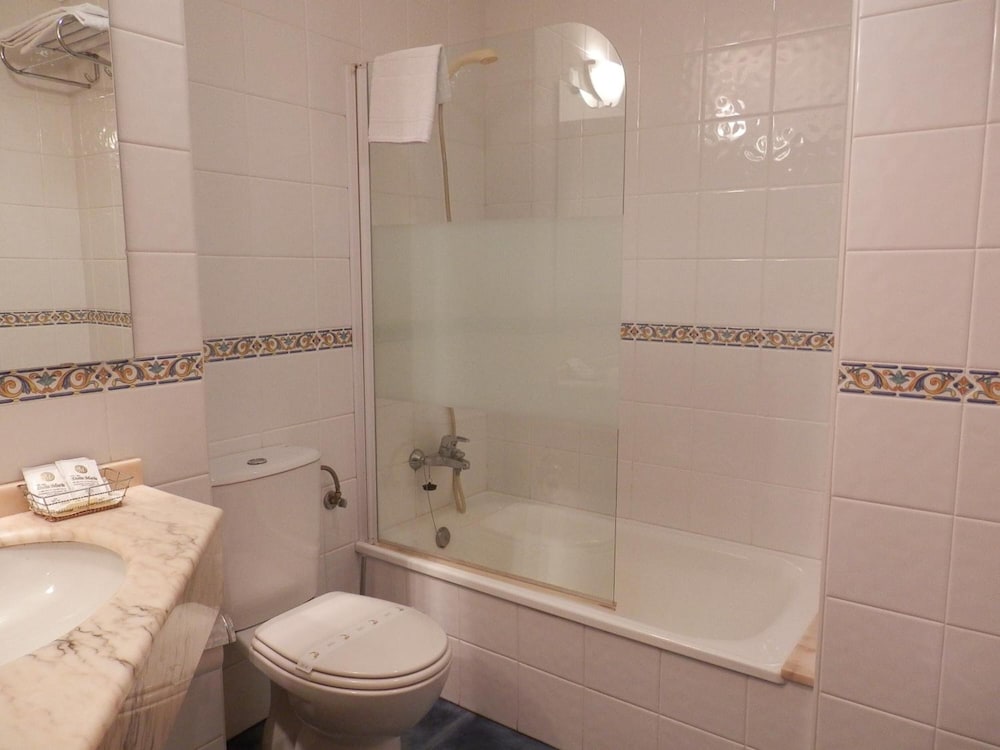 Doña María Hotel 24/25