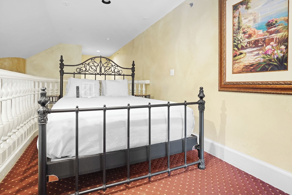 Tuscany, Queen Bed