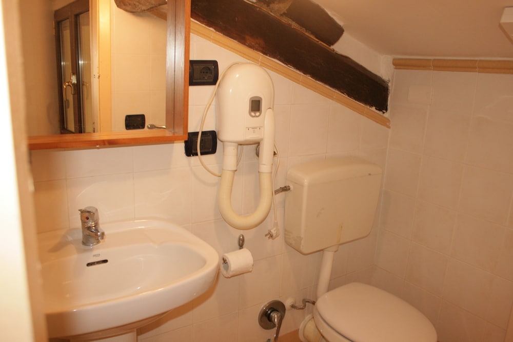 Sixtythree Guesthouse 39/40