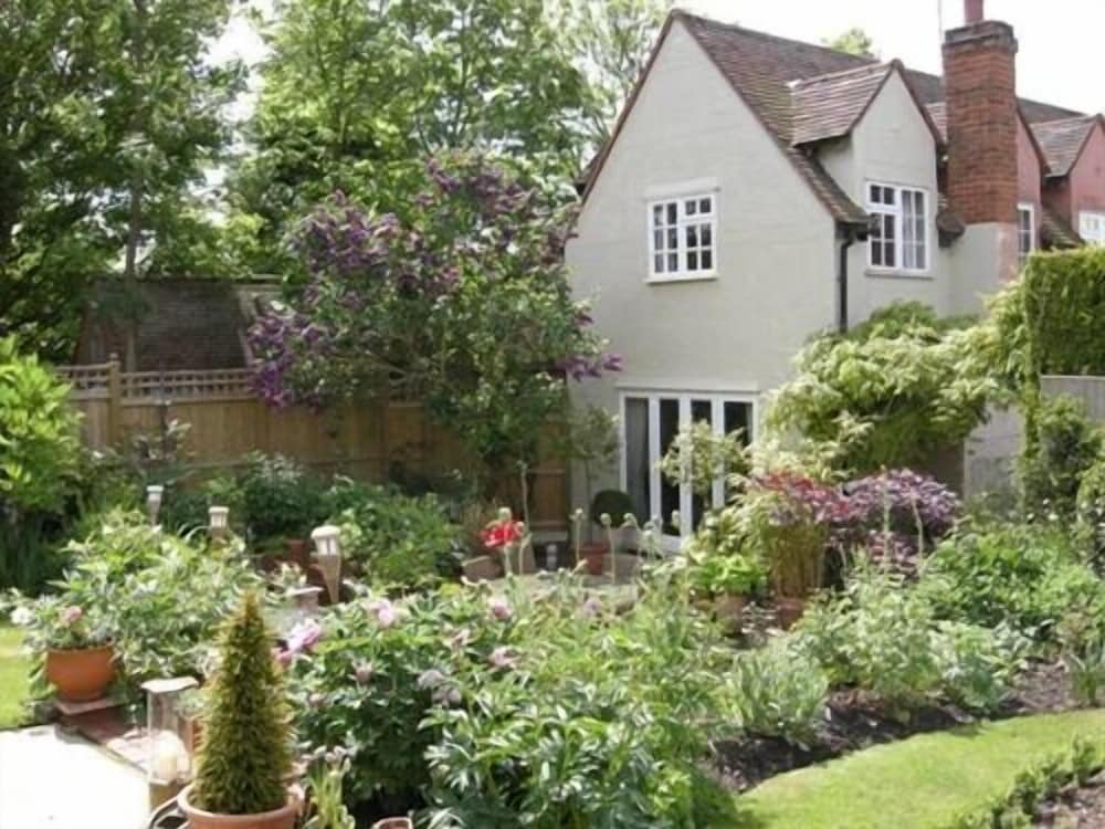 Motts Cottage 18/21