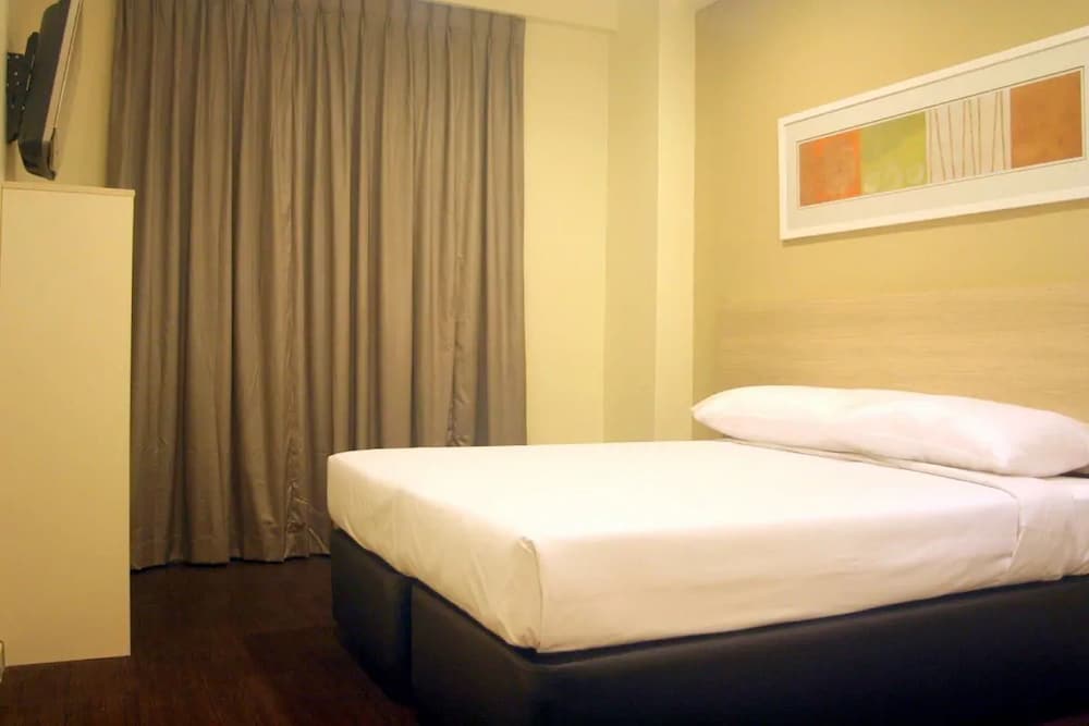 Hotel 81 Lucky 13/22