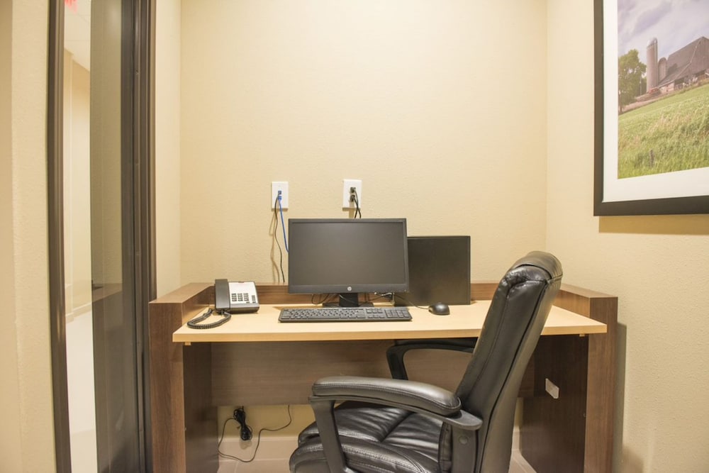 Hawthorn Suites By Wyndham Fargo 30/34