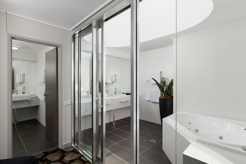 Rydges Canberra 7/59