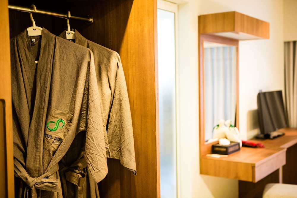 Crystal Jade Hotel 23/65