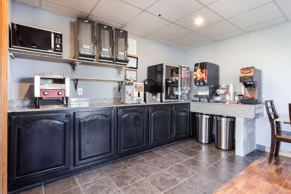 Rodeway Inn Lincoln West - University Area NE 9/42