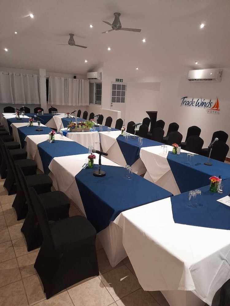 TRADE WINDS HOTEL 62/69