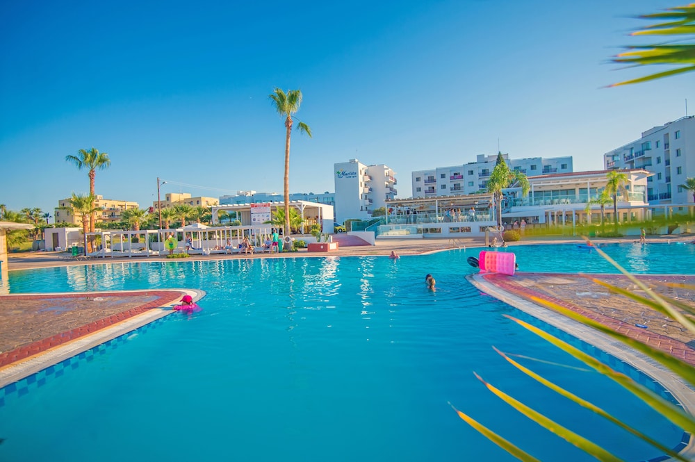 Marlita Beach Hotel Apartments 17/50