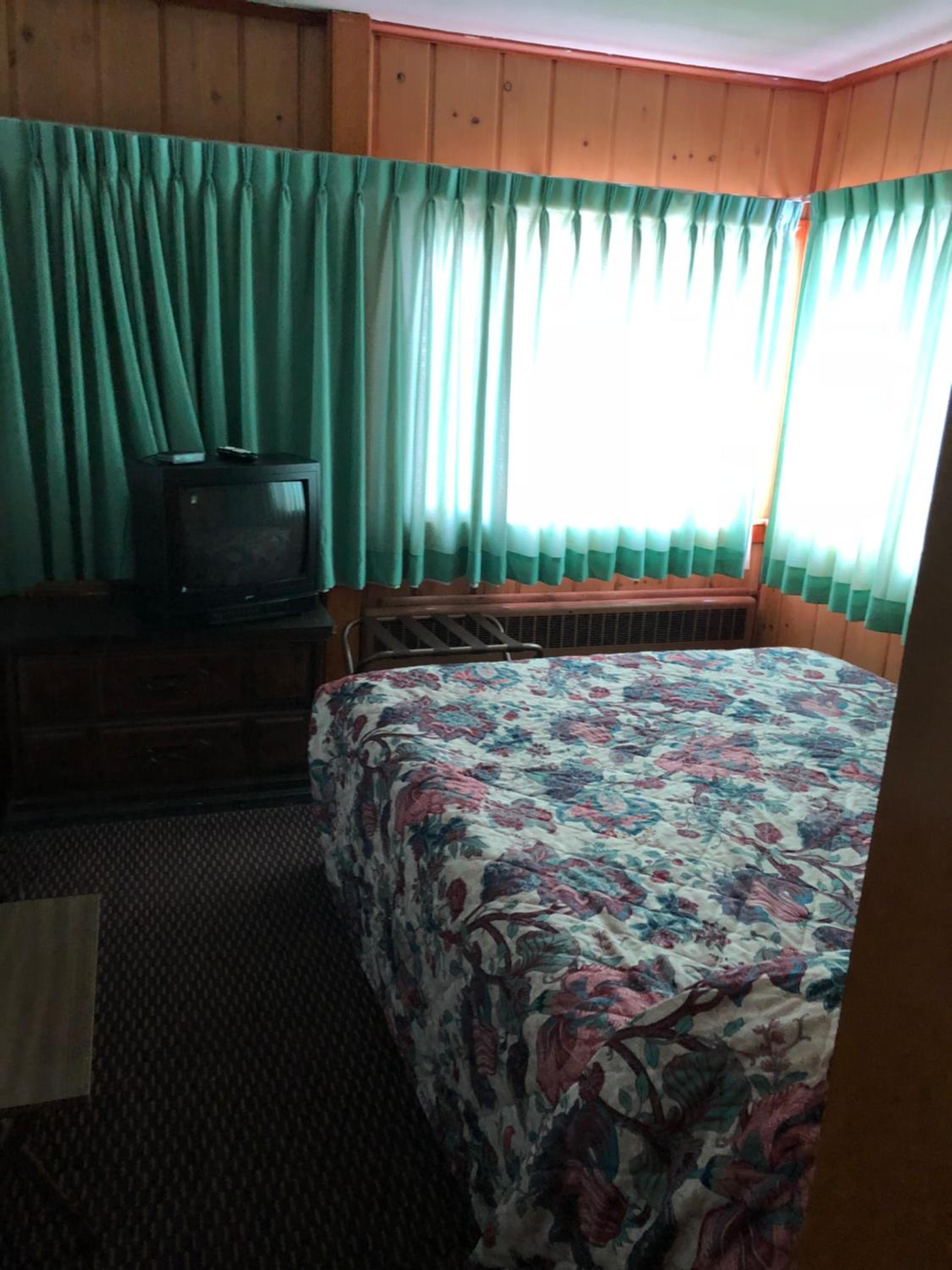 Sun 'n Snow Motel 24/50