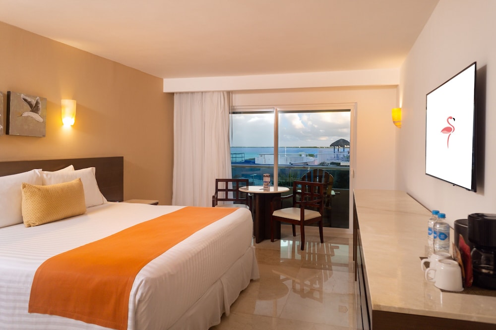 SUPERIOR, DELUXE, LAGOON VIEW