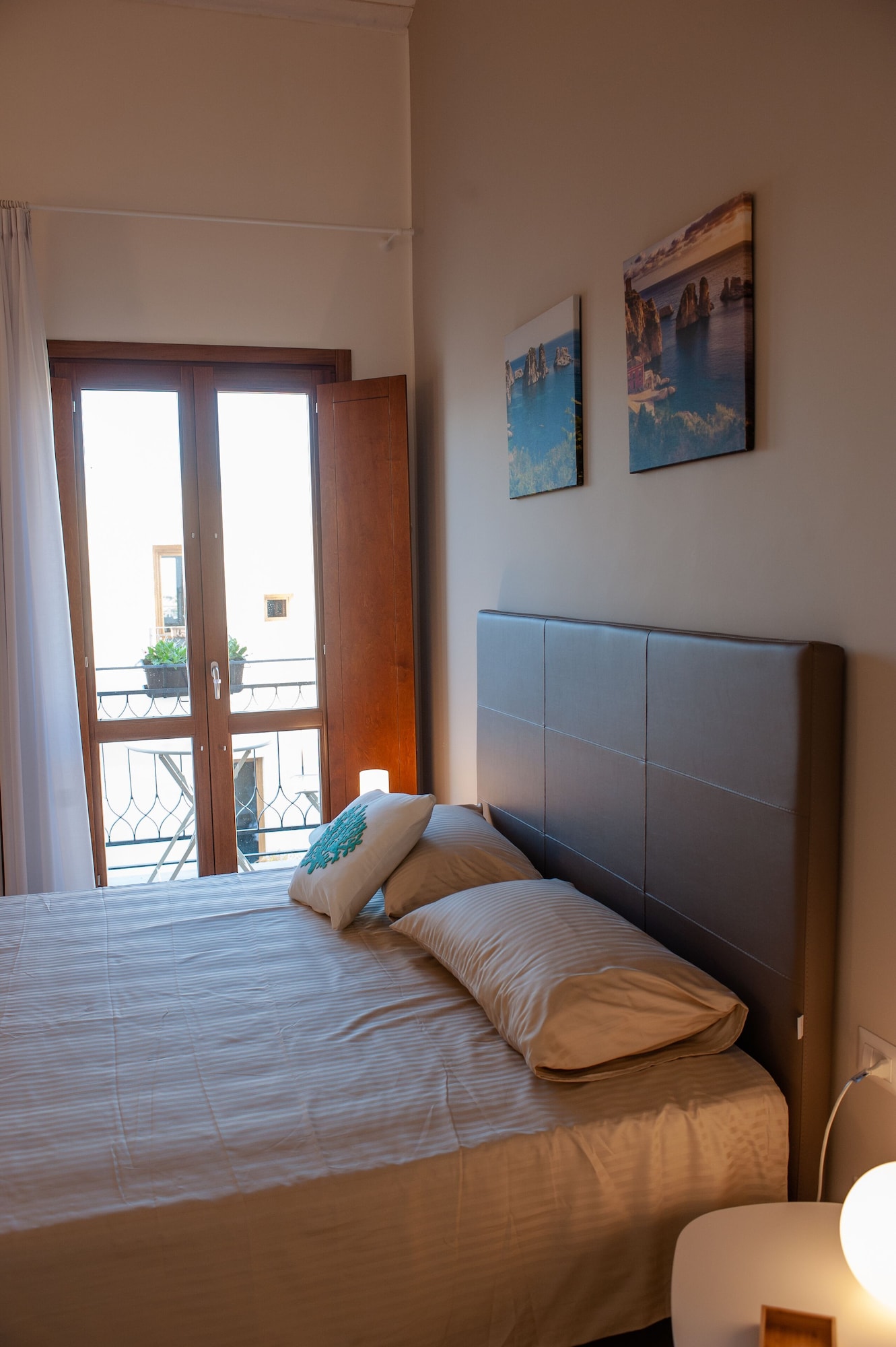 EXCLUSIVE, STUDIO, KITCHENETTE