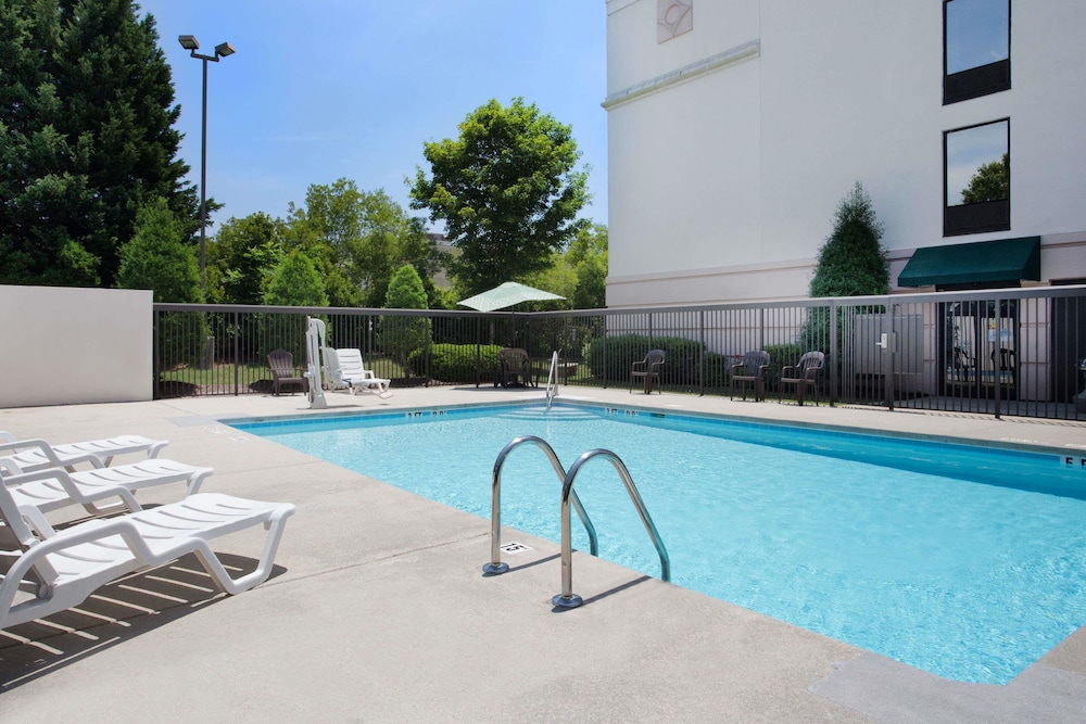 Wingate by Wyndham Raleigh South / Garner 17/31