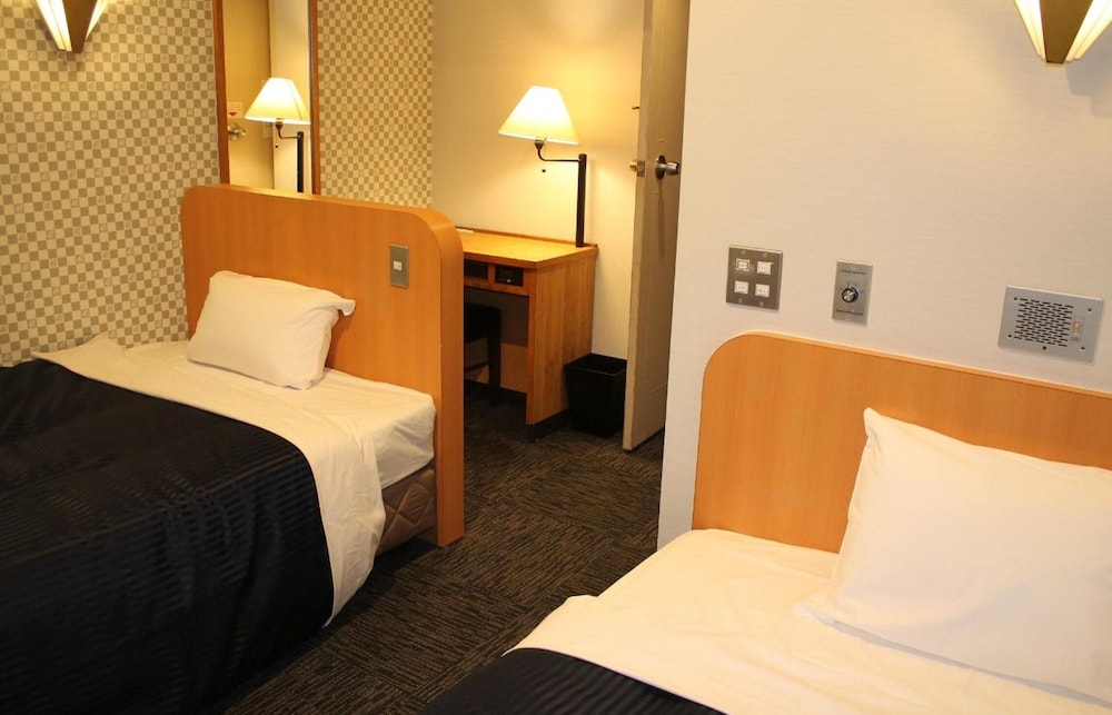 Hotel Livemax BUDGET miharaekimae 18/50