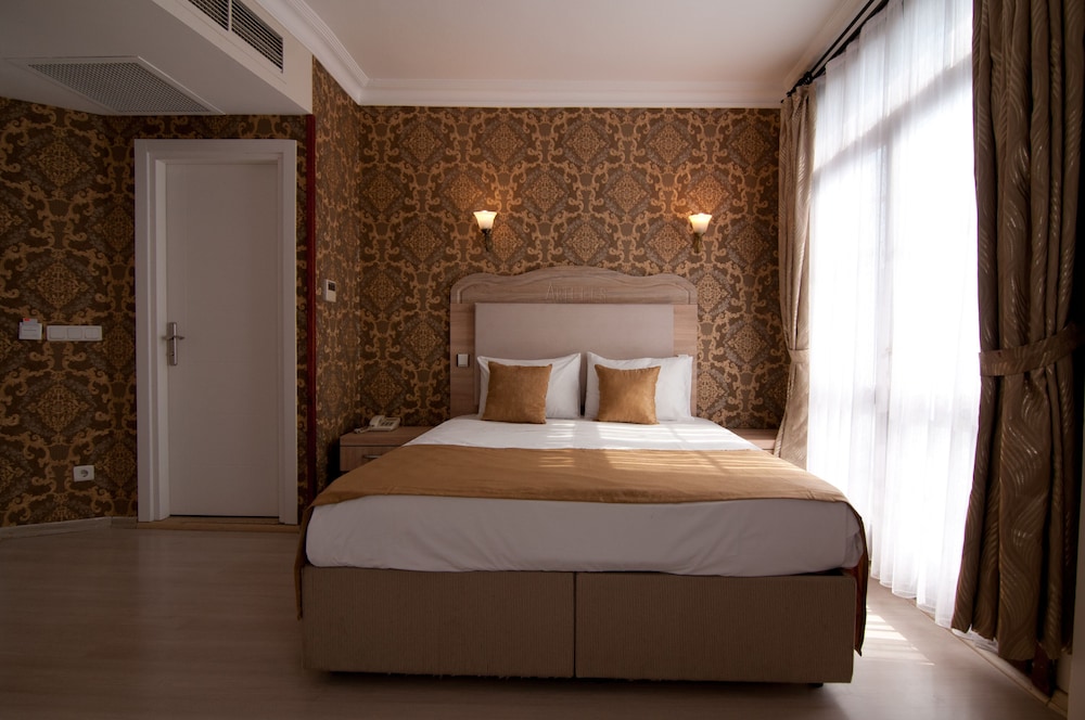 Artefes Hotel 9/70