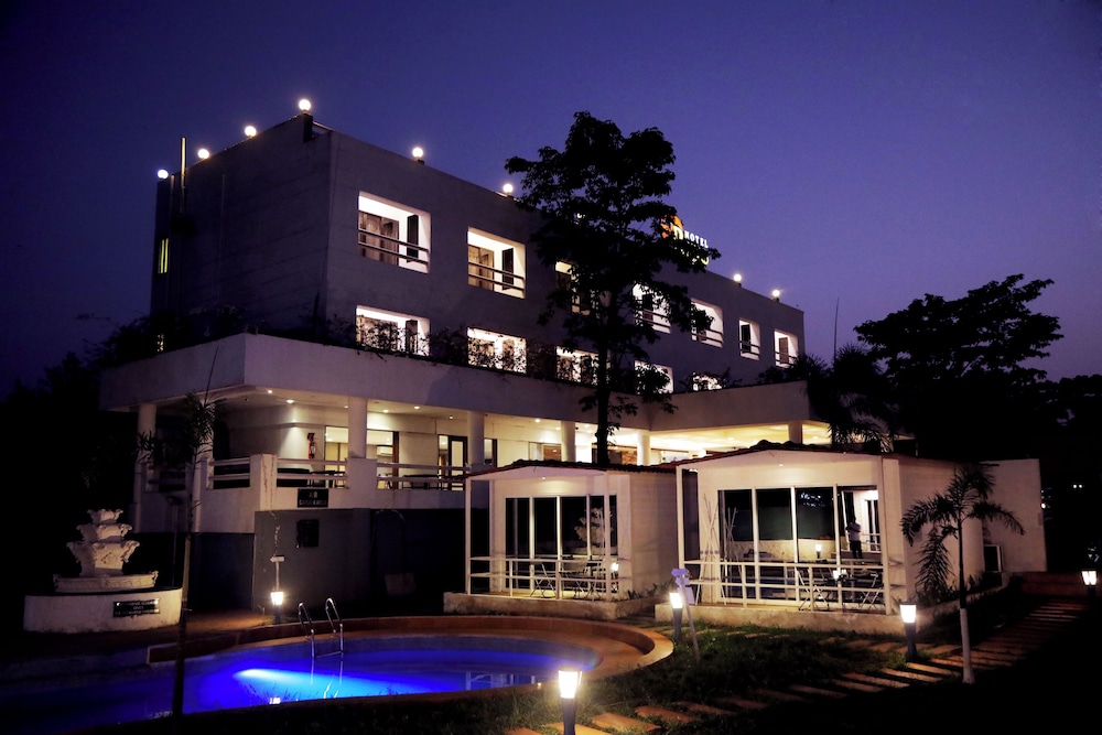 Hotel Reemz 3/32