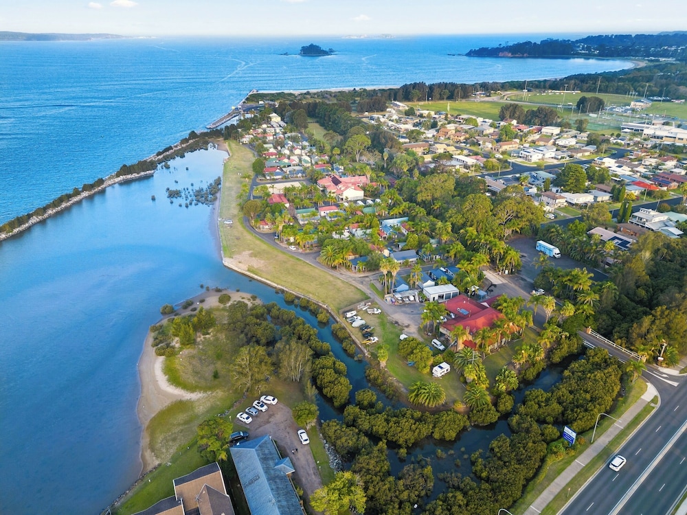 Coachhouse Marina Resort 47/50