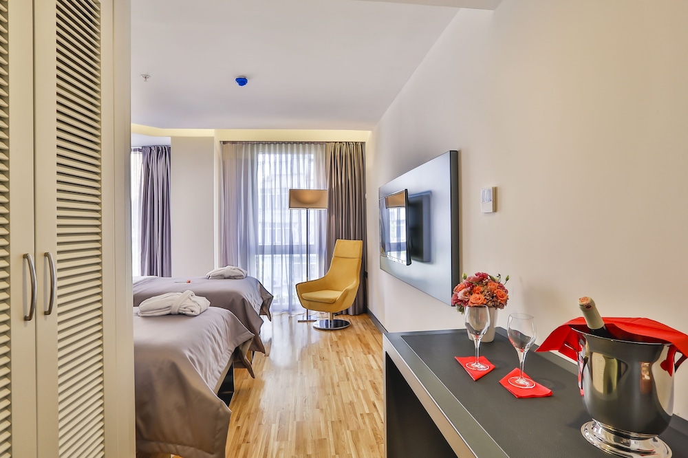 Business Life Sisli 52/53