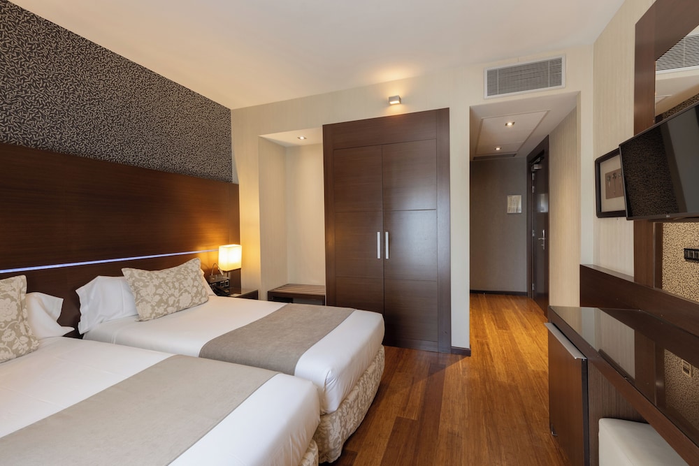 ROOM, DOUBLE BED