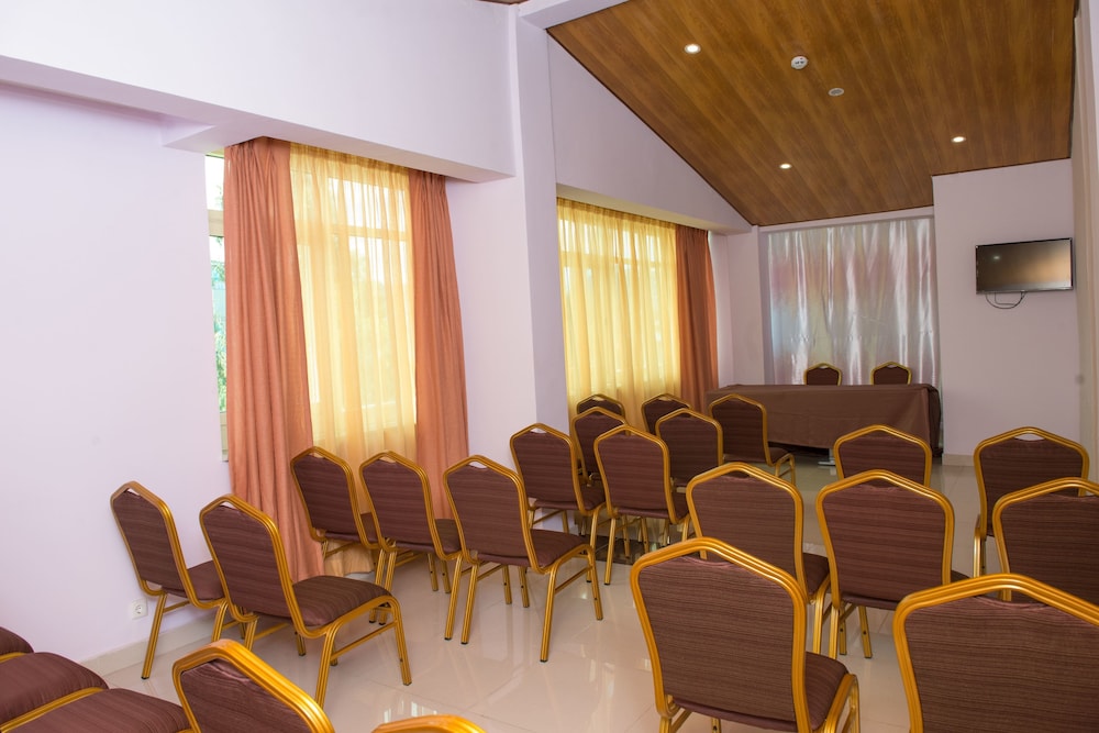 C Fun Addis Hotel 30/50