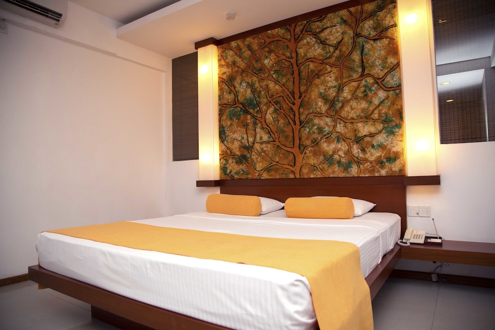 Topaz Hotel 20/60