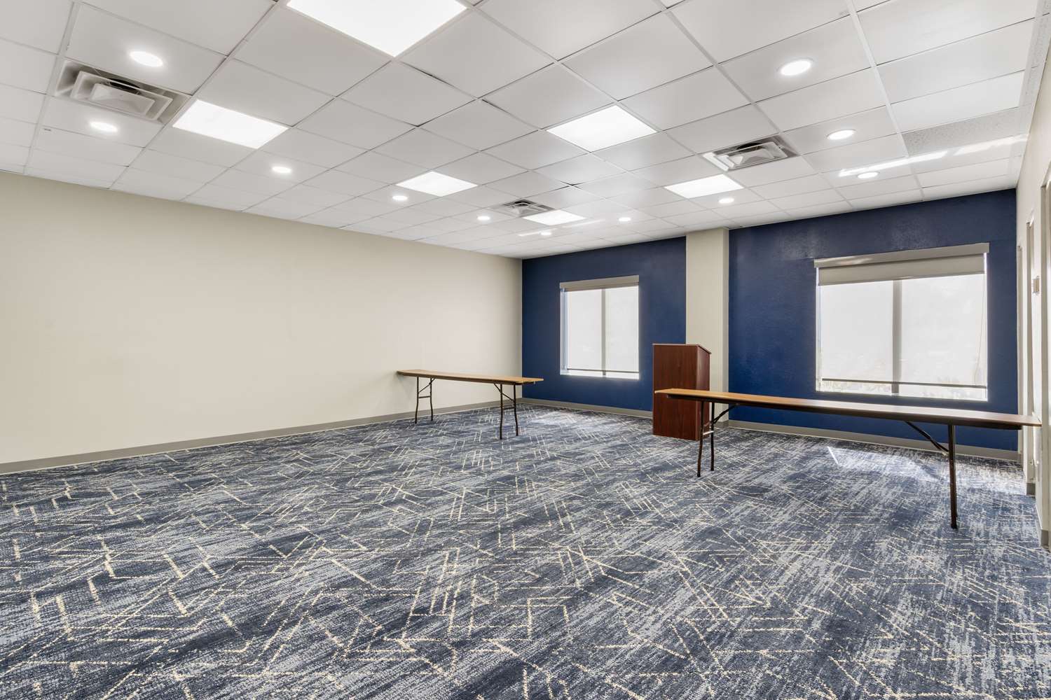 Comfort Suites West Jacksonville, FL 22/35