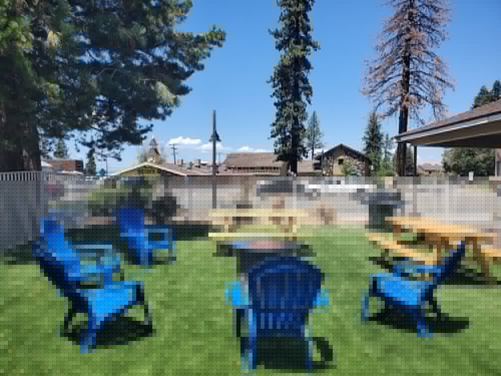 Bluebird Day Inn & Suites 4/68