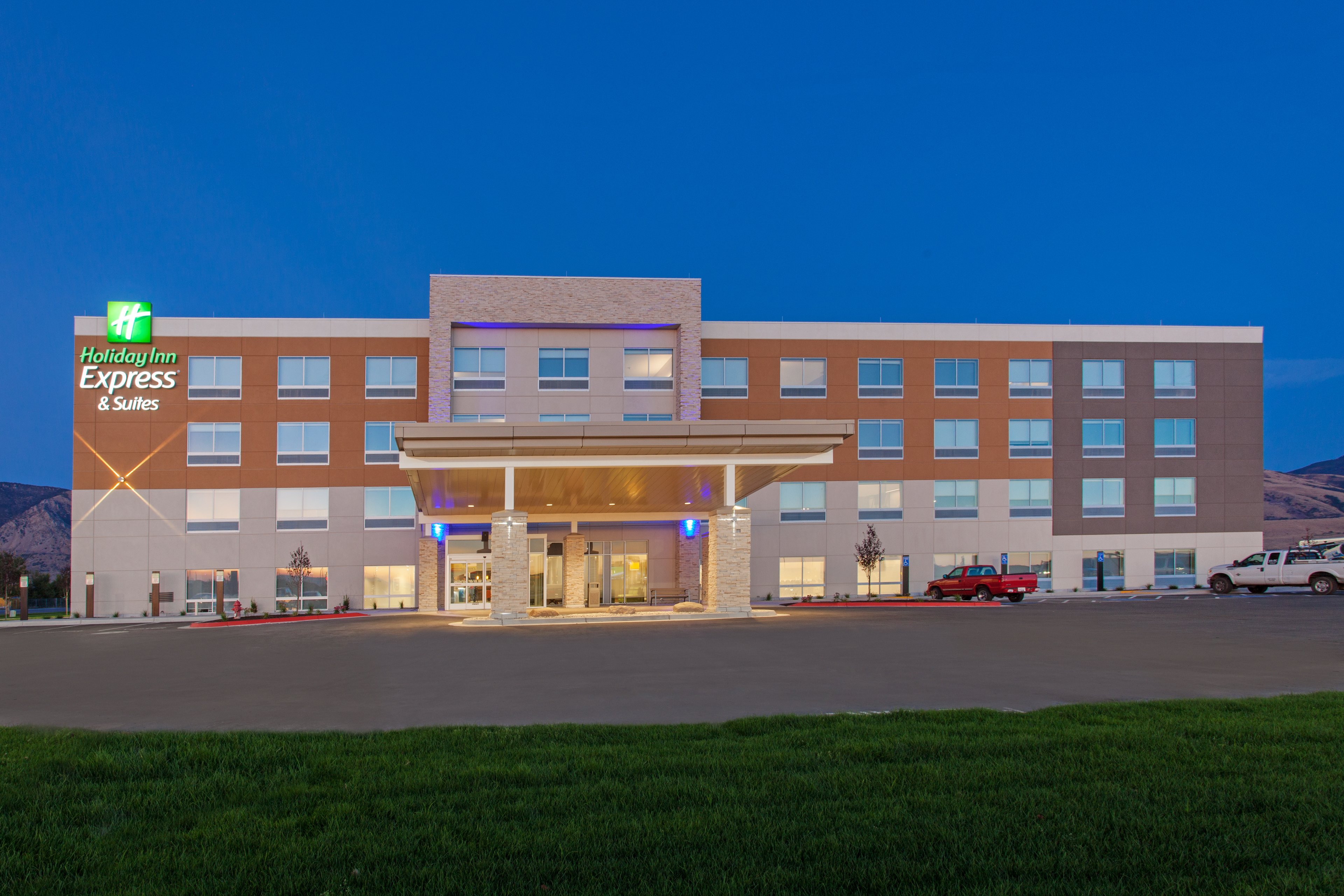 HOLIDAY INN EXPRESS & SUITES BRIGHAM CITY - NORTH UTAH 5/57