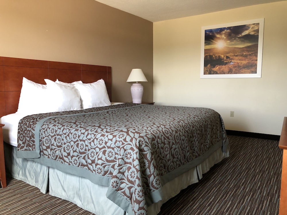Days Inn By Wyndham Rio Rancho 8/24