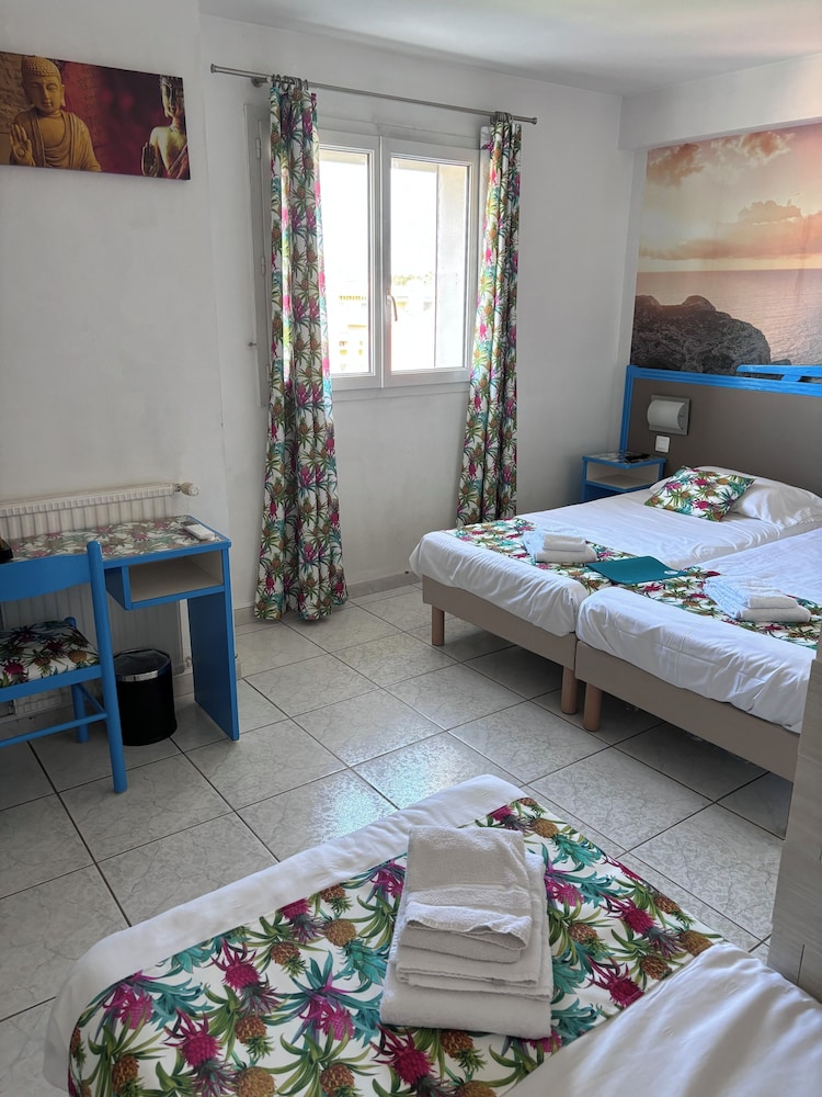 HOTEL DE LA MER 18/50