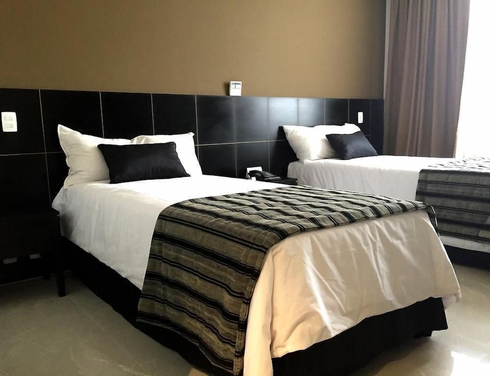 DELUXE, TWIN BEDS