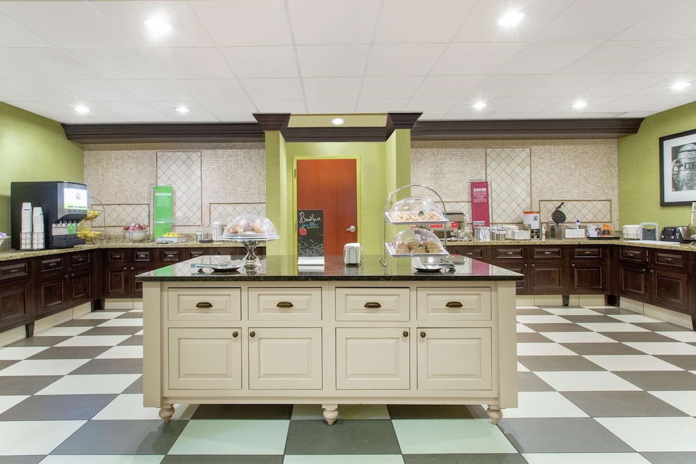 Hampton Inn & Suites Albany-Airport 6/36