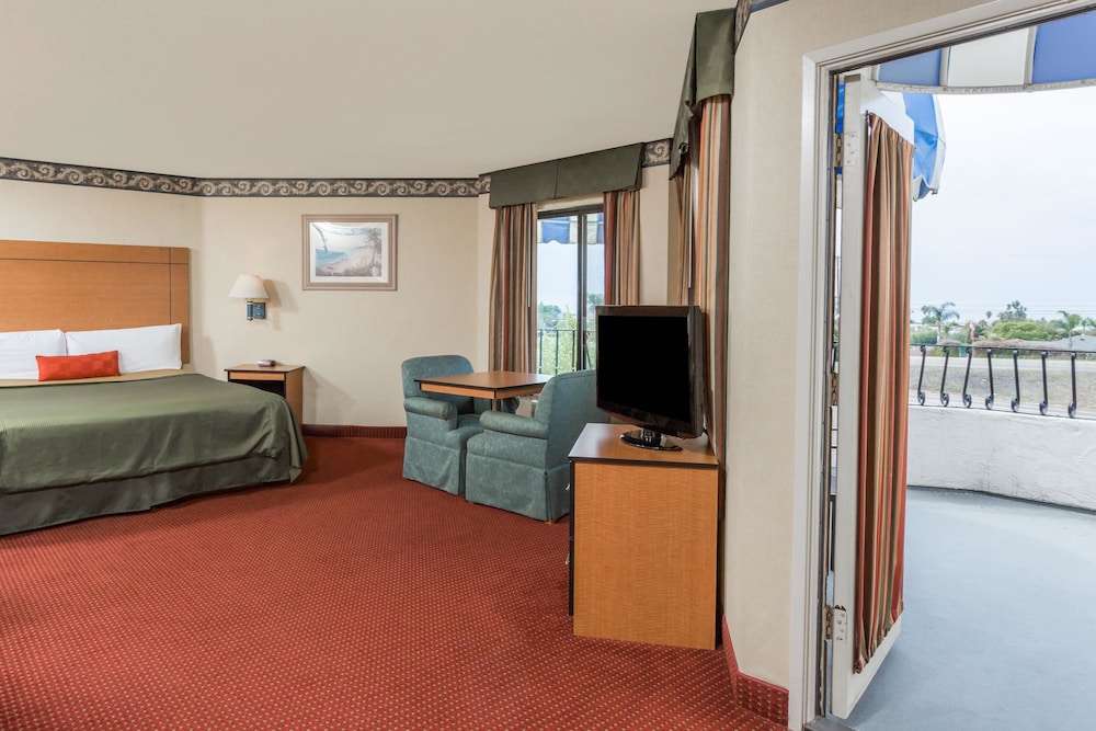 Travelodge by Wyndham San Clemente Beach 37/50