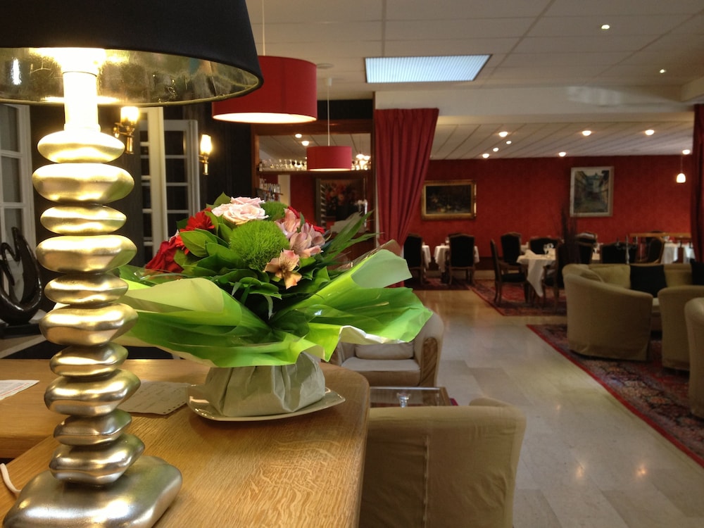 Le Grand Hotel de L Esperance 49/52