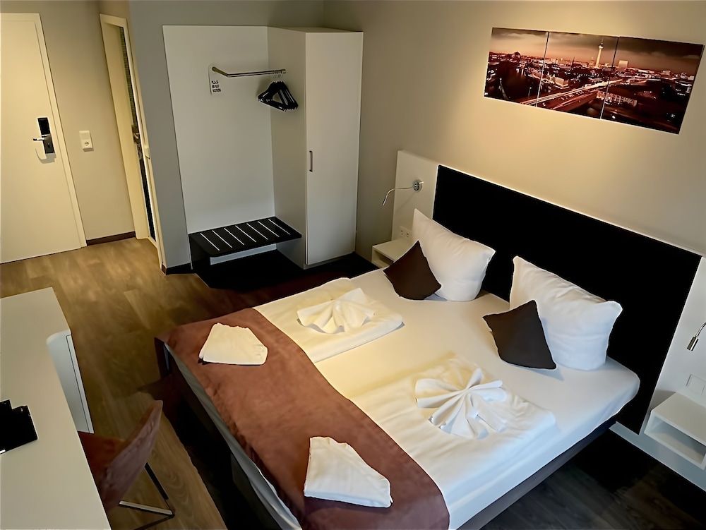 Alfa Hotel Berlin 8/50