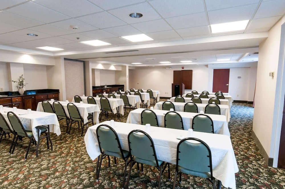 Comfort Inn & Suites Mount Pocono 43/50