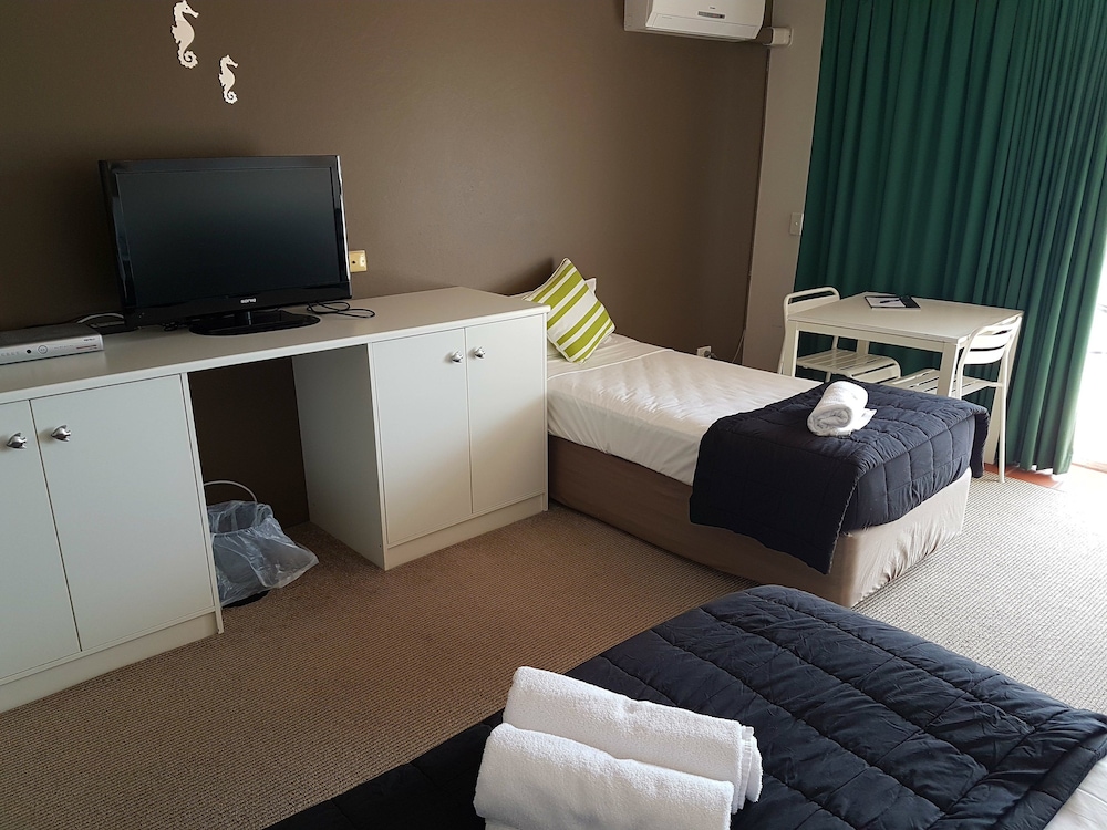 غرفة سوبيريور ثلاثية بسرير كوين وسرير فردي بغرفة نوم واحدة، Outrigger Resort 2/9