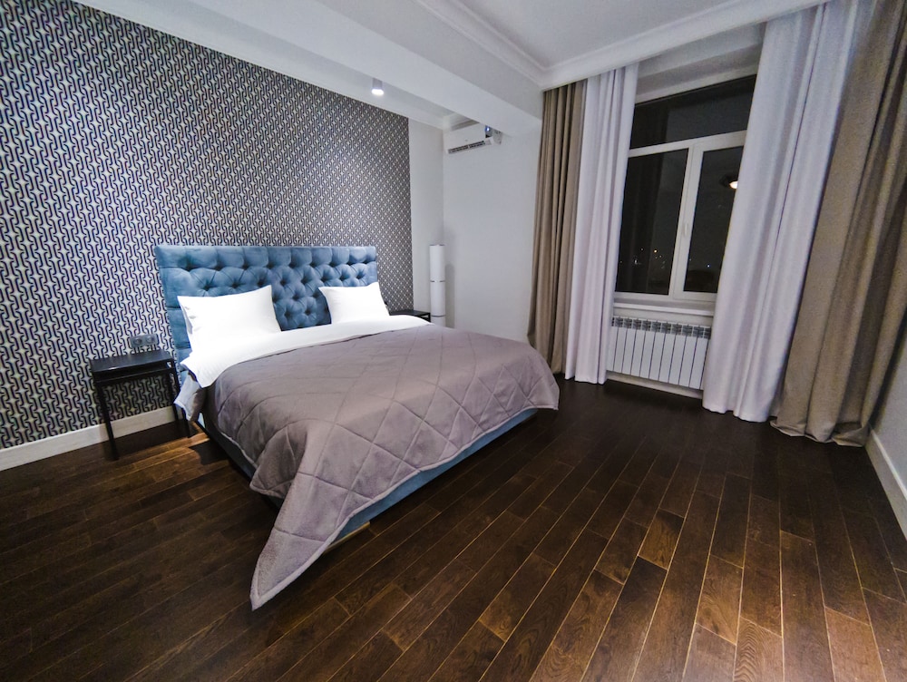 SIGNATURE, APARTMENT, KING BED