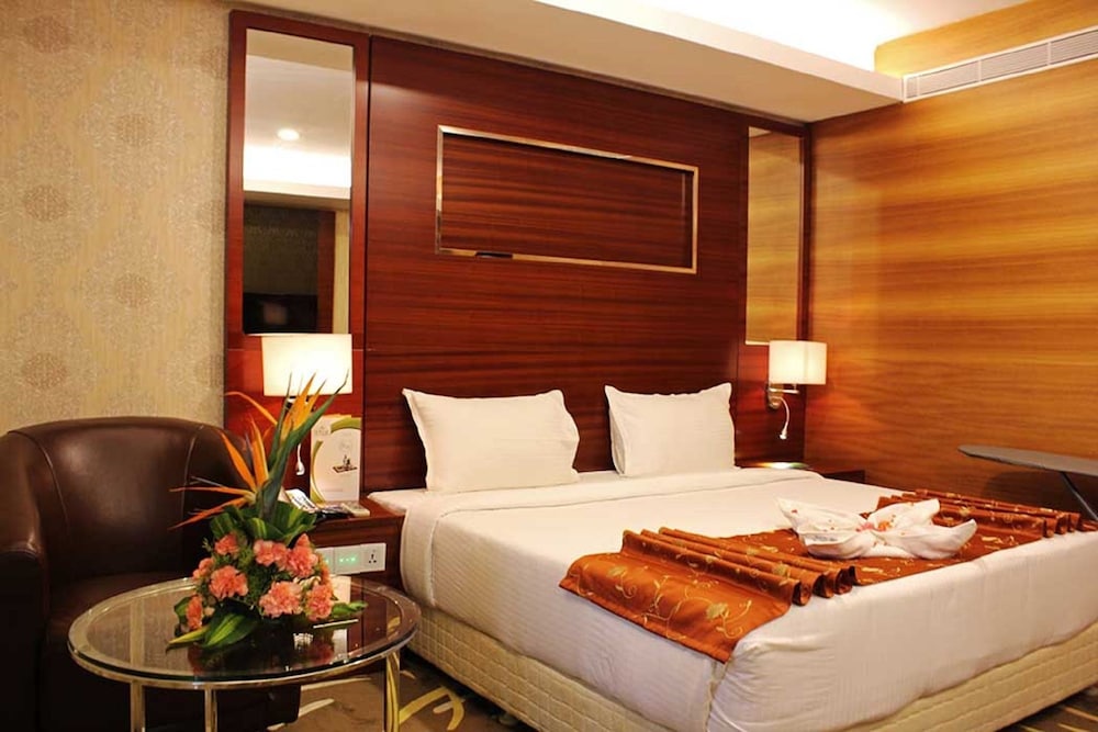 Hotel Chennai Le Palace 11/72