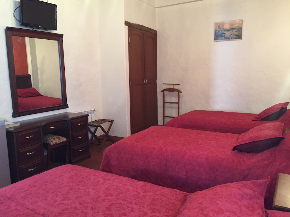 Hotel Monasterio 34/50