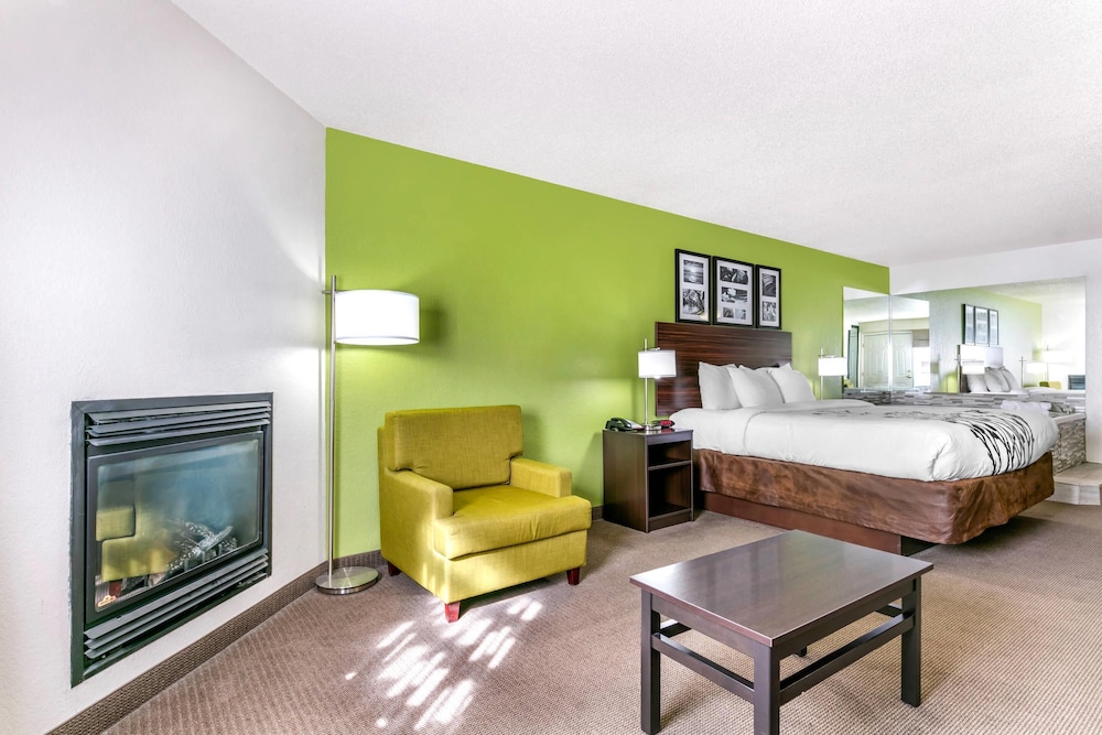 SUITE, KING BED