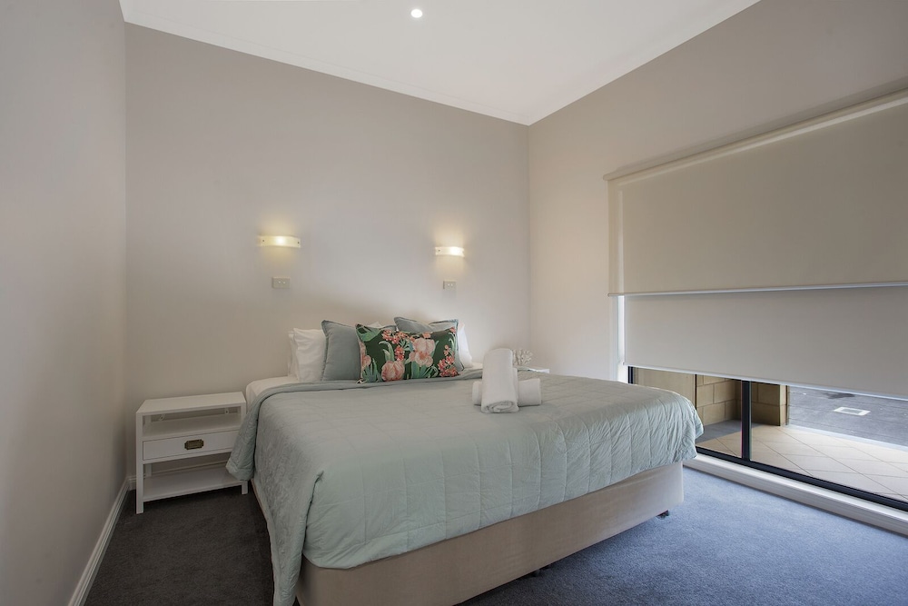 Luxury, Penthouse, 3 King Beds, Bay View