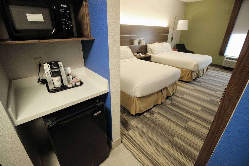 Holiday Inn Express and Suites Houston - Memorial Park Area 15/45
