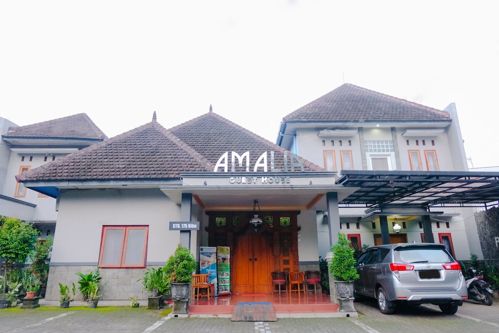 Hotel O Guest House Amalia Malang 1/52