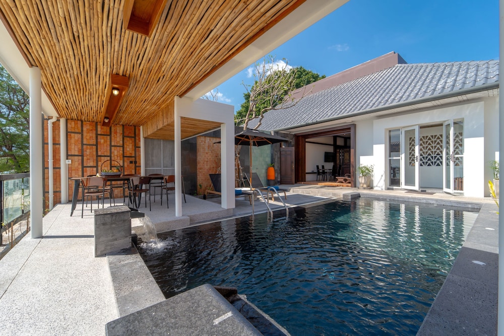 Pao Jin Poon Beach Front Villa 31/56
